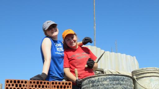 students on volunteer trip